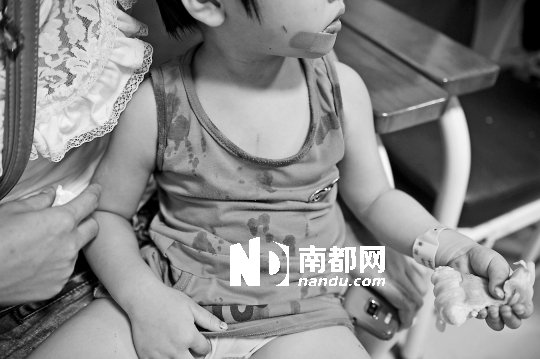 廣州鵝掌坦爆炸屋震墻倒 13幼兒午睡中受傷