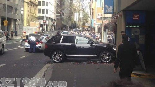 悉尼銀行劫案:劫匪用保時捷撞開墻用日本車跑路