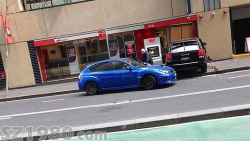 悉尼銀行劫案:劫匪用保時捷撞開墻用日本車跑路
