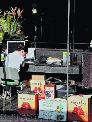 廣州機關單位月餅堆滿傳達室 一連幾周沒人領