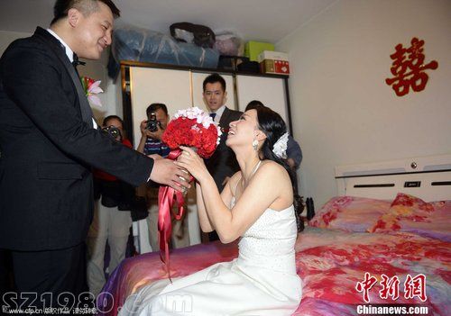  最美火炬手 金晶完婚 獲新郎熱吻幸福滿溢
