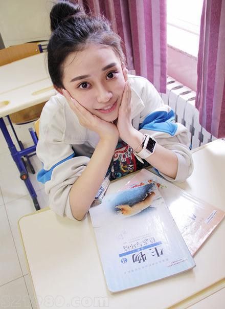 北影女神美照走紅 網(wǎng)友調(diào)侃稱自拍神器力量大(圖)