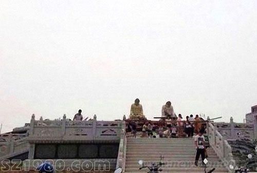 大佛被吹低頭引圍觀 耗資近5千萬竟不堪"天兔"一擊