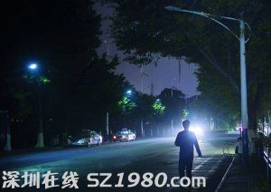廣州一盞節(jié)能路燈3.6萬元 換個(gè)電池幾千元