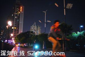 廣州一盞節(jié)能路燈3.6萬元 換個電池幾千元