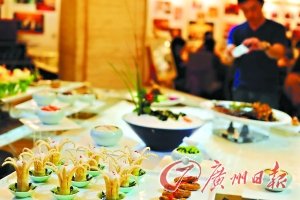 廣州各酒樓馬年年夜飯價格普降兩到四成