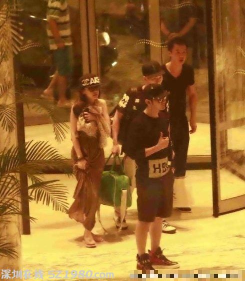 黃曉明?；ㄐ職g美艷私照不輸baby