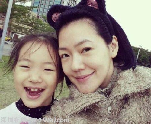 小s女兒被罵很土長(zhǎng)得丑 淡定回 我是老套媽媽 情商高