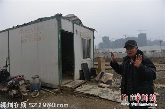 成都工人柜族生活環(huán)境曝光 每天6元住集裝箱當(dāng)柜族