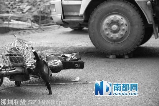 <a href=http://www.thesurfingworld.com/shenzhen/ target=_blank class=infotextkey>深圳</a>泥頭車與電單車相撞 一名兩歲女童殞命