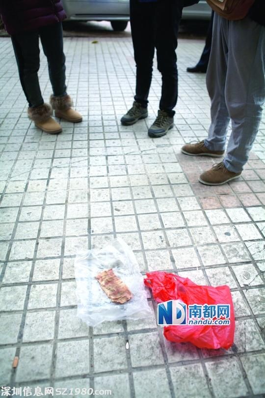 <a href=http://www.thesurfingworld.com/shenzhen/ target=_blank class=infotextkey>深圳</a>女子產(chǎn)后體內(nèi)取出紗布 稱醫(yī)院手術(shù)遺留