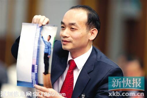 <a href=http://www.thesurfingworld.com/shenzhen/ target=_blank class=infotextkey>深圳</a>一社區(qū)年考評臺賬3.4米 高過姚明