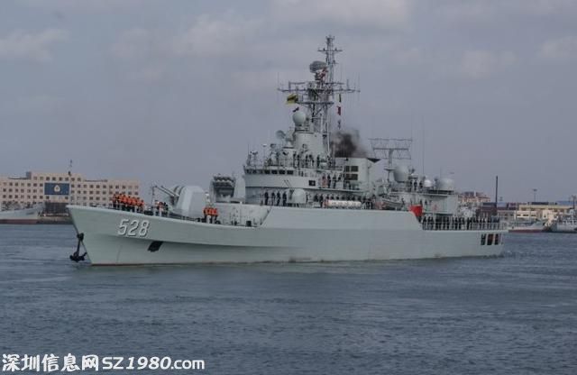 中國(guó)海軍出動(dòng)塢登艦與護(hù)衛(wèi)艦搜索失聯(lián)客機(jī)