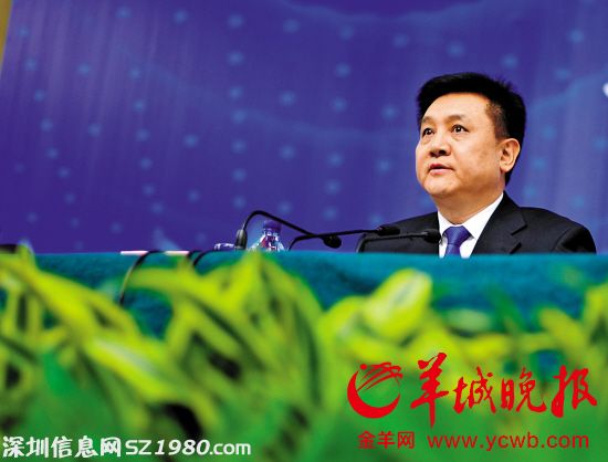　　環(huán)保部副部長吳曉青就環(huán)保問題答記者問