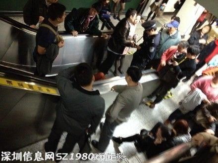 上海靜安寺地鐵站電梯突然逆行 多名乘客滾落(圖)