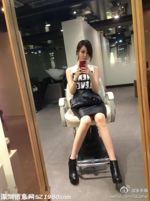 韓國女星李多海近日出演新劇，宣傳照及微博自拍讓人發(fā)現(xiàn)又 變臉 了！李多海曾大方承認整容，稱自己以前是胖臉?，F(xiàn)在的李多海臉更小更尖，被疑再整容 回春 。