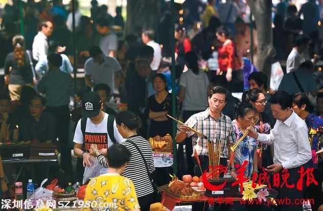 廣州昨天62萬人拜山 繼續(xù)迎拜祭小高峰
