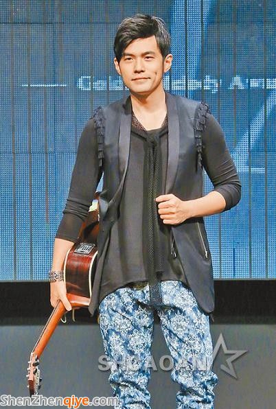周杰倫承諾和女友昆凌7個(gè)月內(nèi)結(jié)婚 新歌《算什么男人》將出(圖)