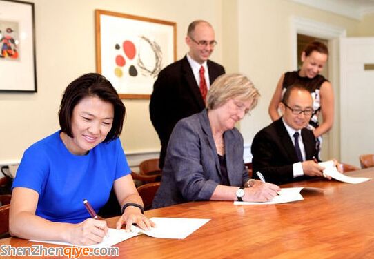 潘石屹捐1億美元設(shè) SOHO中國助學(xué)金 資助貧困留學(xué)生（圖）