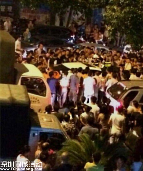 女司機(jī)撞人致死不愿下車 與路人對(duì)罵