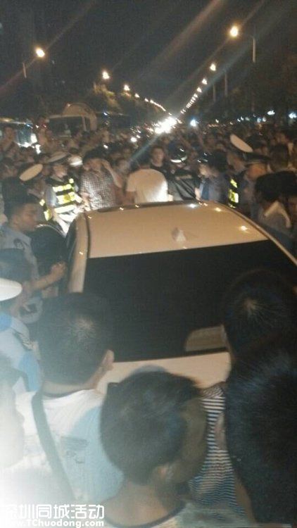 女司機(jī)撞人致死不愿下車 與路人對(duì)罵
