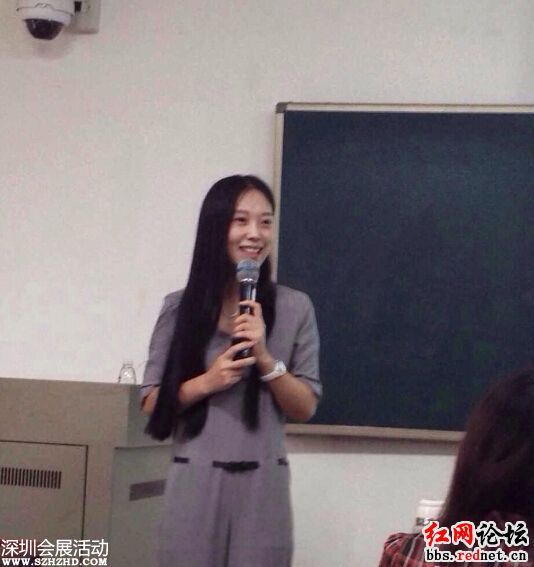 中南大學(xué) 辣媽女神 老師走紅 旁聽生站滿教室
