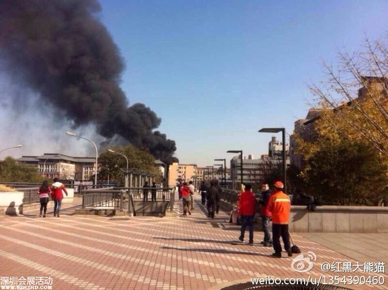 13時20分，明火被撲滅，無人員傷亡?；馂?zāi)原因和損失正在調(diào)查中。