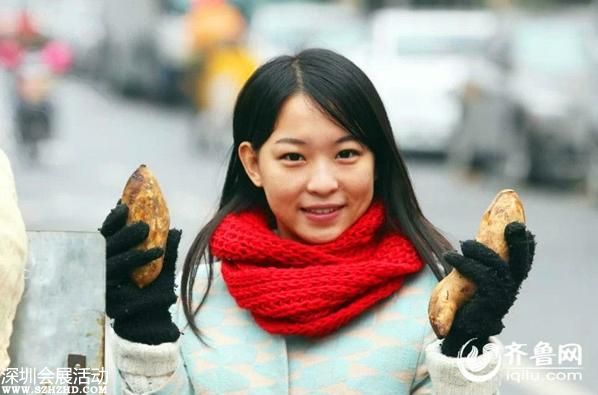 濟南90后 地瓜妹妹 感動網(wǎng)友 武漢女大學(xué)生賣紅薯救弟