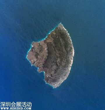 布蘭基亞島衛(wèi)星照片。小島是委內(nèi)瑞拉沿海八座海面珊瑚礁之一，適合深海和淺海潛水，也是沖浪者熱衷到訪的地方。