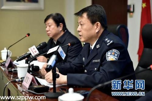 太原市公安局長(zhǎng)汪凡（右）在 12·13 案件新聞發(fā)布會(huì)上（1月2日攝）。 新華社記者 詹彥 攝
