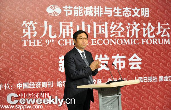 哈爾濱市委秘書長回應穿萬元羽絨服指揮救災(圖)