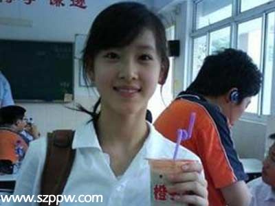 網(wǎng)曝奶茶妹妹新歡 網(wǎng)友：網(wǎng)絡(luò)捧紅奶茶也將毀了她