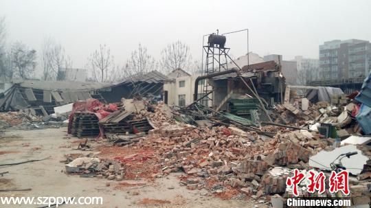 河南一家三口遭裸控后房屋被砸警方成立專(zhuān)案組（圖）