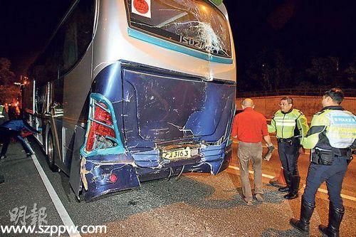 香港兩旅游大巴相撞造成10人受傷（圖）