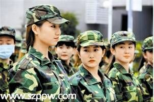 <a href=http://www.sz1980.com/shenzhen/ target=_blank class=infotextkey><a href=http://www.thesurfingworld.com/shenzhen/ target=_blank class=infotextkey>深圳</a></a>大學(xué)首次冬季軍訓(xùn)開(kāi)營(yíng)