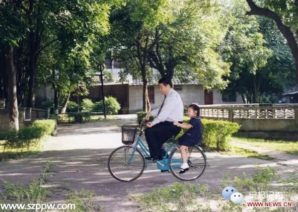 彭麗媛談幸福家庭生活:我的家庭同老百姓一樣
