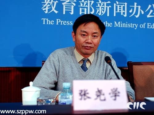 張堯?qū)W既是教育部官員，又是清華大學(xué)教授，身份備受關(guān)注