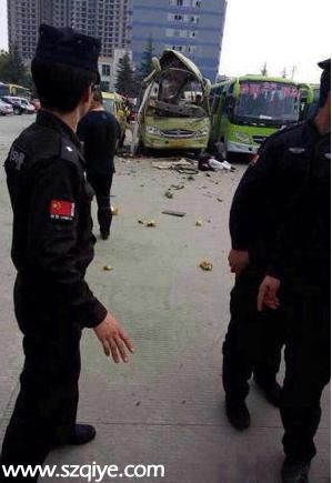 貴州黔西縣一客車發(fā)生爆炸 客車被掀頂9人受傷