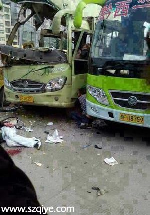 貴州黔西縣一客車發(fā)生爆炸 客車被掀頂9人受傷