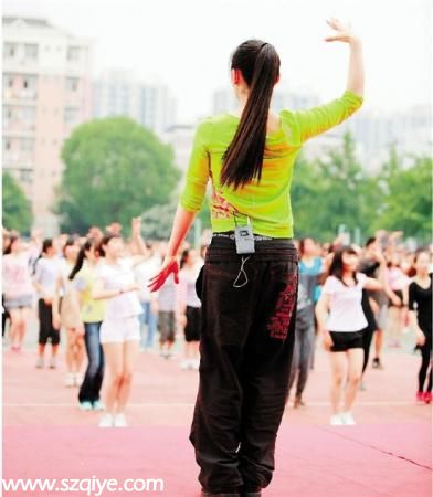 浙大美女體育老師顏值爆表 男生瘋狂蹭課