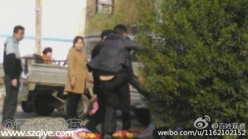 姐妹遭城管飛踹鎖喉現(xiàn)場畫面曝光