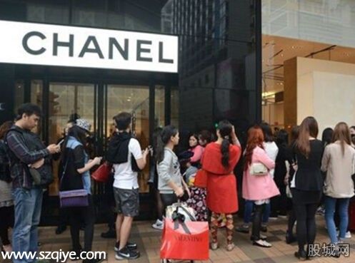 個別奢侈品客流降60%