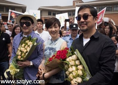 成龍乘私人飛機(jī)赴任院長 張國立同行任客座教授