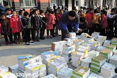 中小學(xué)教材退出國家統(tǒng)一定價 定價權(quán)下放各省
