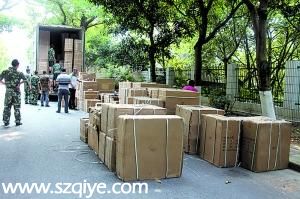 <a href=http://www.thesurfingworld.com/shenzhen/ target=_blank class=infotextkey>深圳</a>(www.thesurfingworld.com)破獲涉嫌運(yùn)輸販賣仿真槍案 12米貨柜車塞萬支仿真槍