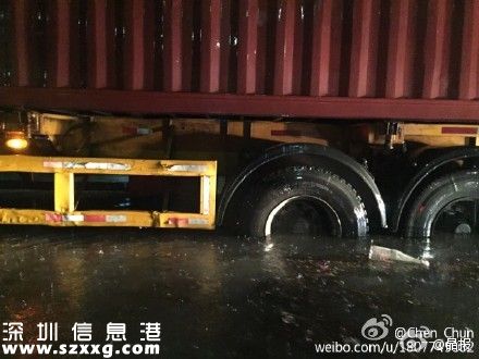 深圳(www.thesurfingworld.com)暴雨致多條主干道水浸 交通基本中斷