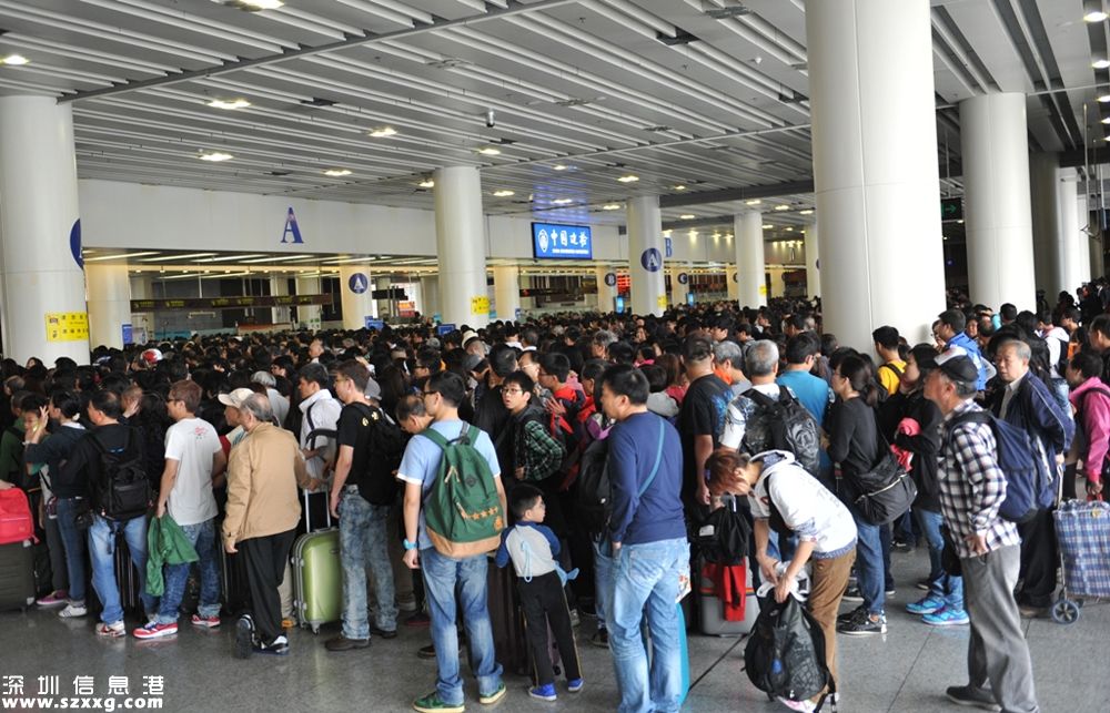 <a href=http://www.thesurfingworld.com/shenzhen/ target=_blank class=infotextkey>深圳</a>(www.thesurfingworld.com)皇崗、福田口岸提前迎來返程高峰 昨日入境13萬人次