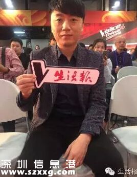 就是這樣一個(gè)不自信的歌手，卻捧起了好聲音的冠軍獎(jiǎng)杯，在那一刻張磊可能自己都沒(méi)想到，他歌聲的魅力居然這么大。那么下一步張磊究竟是如何打算的呢？面對(duì)記者的疑問(wèn)，張磊表示雖然之前在好聲音的舞臺(tái)上都是翻唱民謠，但自己其實(shí)也會(huì)寫歌，也希望在創(chuàng)作的道路上繼續(xù)走下去。而對(duì)于張磊的這一想法，好聲音節(jié)目組也當(dāng)場(chǎng)表示，只要張磊寫歌，就一定會(huì)發(fā)單曲。