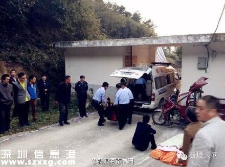 河南信陽載9人三輪摩托側(cè)翻致7人死亡
