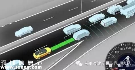 龍大高速路兩車追尾 司機(jī)被困駕駛室